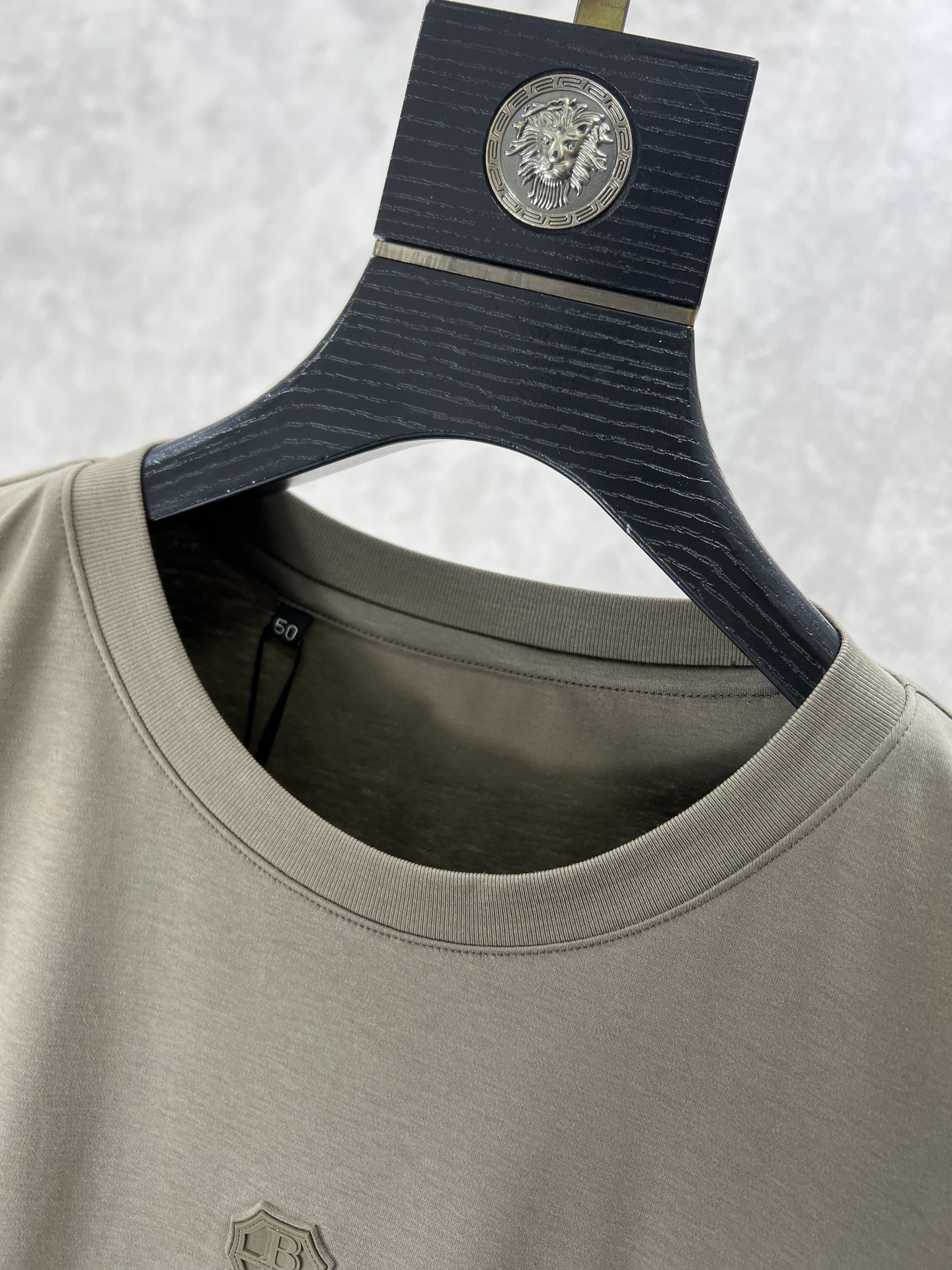 BC2024夏季新品时尚圆领短袖高级定制百搭款式专柜经典元素设计更有实用感任何人都可以轻松驾驭面料全订制