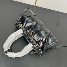 🎉LusSolf油腊皮🎉1BA486迷你号🎉🎉这款迷你手提斜挎包采用进口油腊皮,油亮的色泽散发出古典气息 🎉LusSolf油腊皮🎉1BA486迷你号🎉🎉这款迷你手提斜挎包采用进口油腊皮,油亮的色泽散发出古典气息