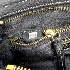 🎉Softlux牛仔布🎉1BA486迷你号🎉🎉这款迷你手提斜挎包采用进口牛仔布和小牛皮,撞色散发出古典气 🎉Softlux牛仔布🎉1BA486迷你号🎉🎉这款迷你手提斜挎包采用进口牛仔布和小牛皮,撞色散发出古典气