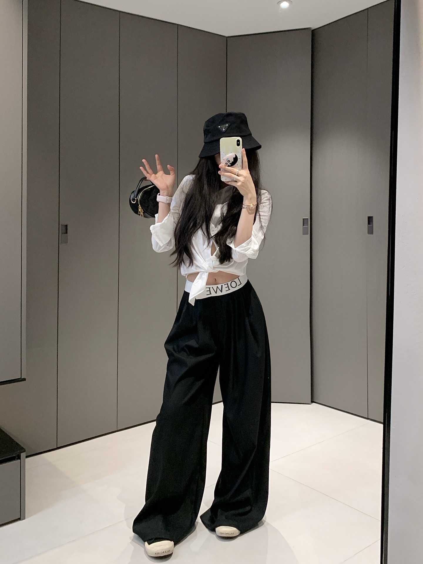 Loewe Women's Wide Leg Pants with Contrasting Logo Waistband - Stylish & Comfy 4 i1752580543899 8510 0 3