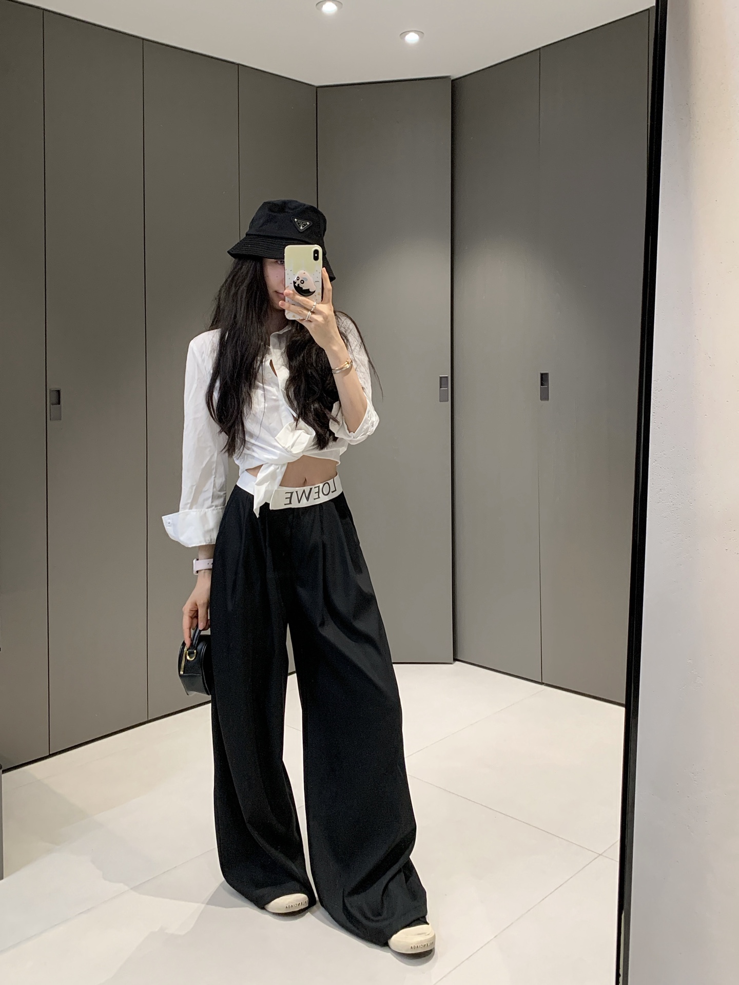 Loewe Women's Wide Leg Pants with Contrasting Logo Waistband - Stylish & Comfy 3 i1752580544029 4211 0 2