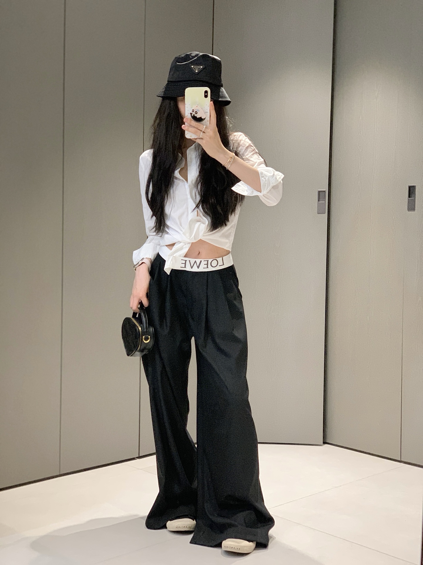 Loewe Women's Wide Leg Pants with Contrasting Logo Waistband - Stylish & Comfy 5 i1752580544089 2370 0 4