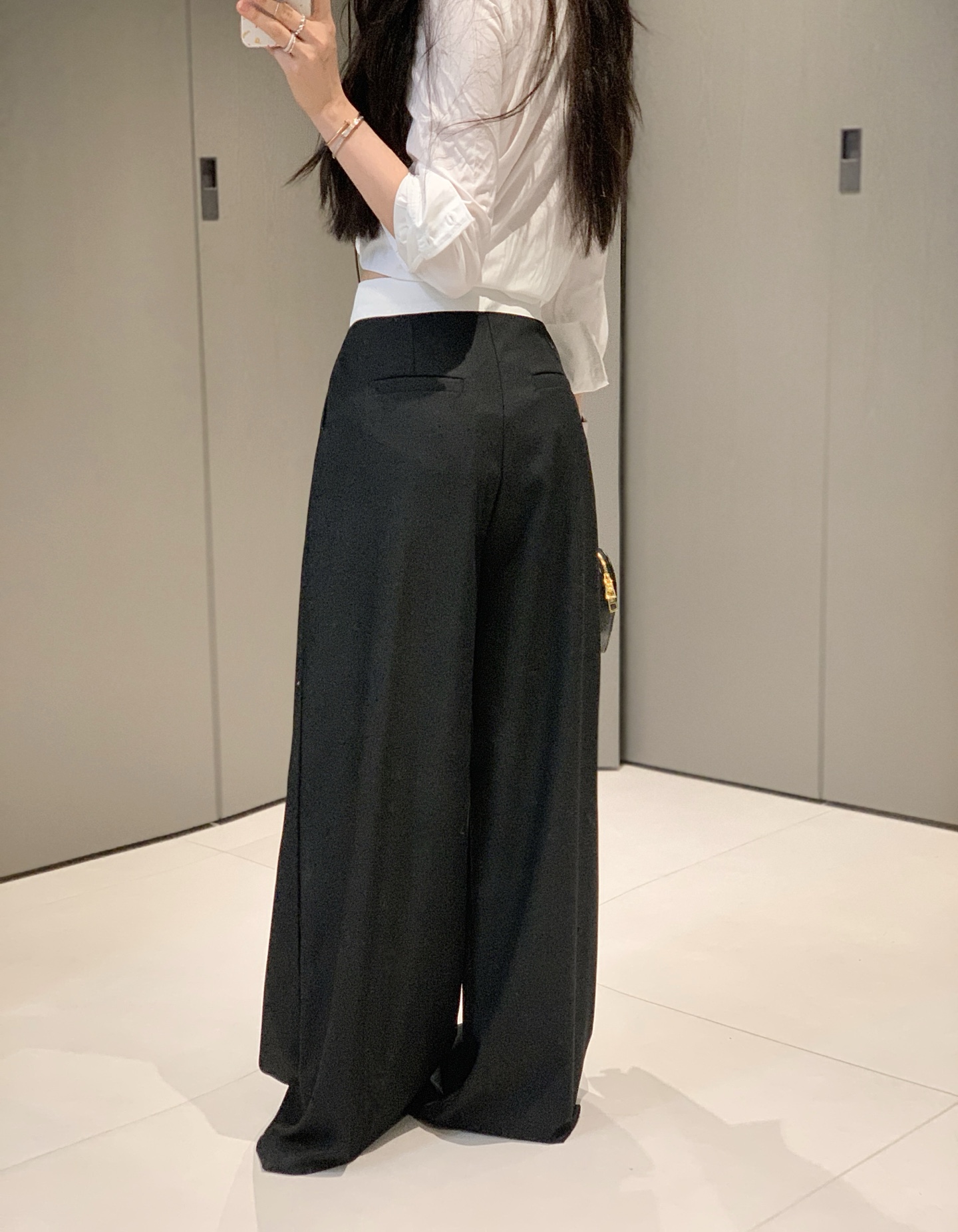 Loewe Women's Wide Leg Pants with Contrasting Logo Waistband - Stylish & Comfy 8 i1752580545152 8269 0 7