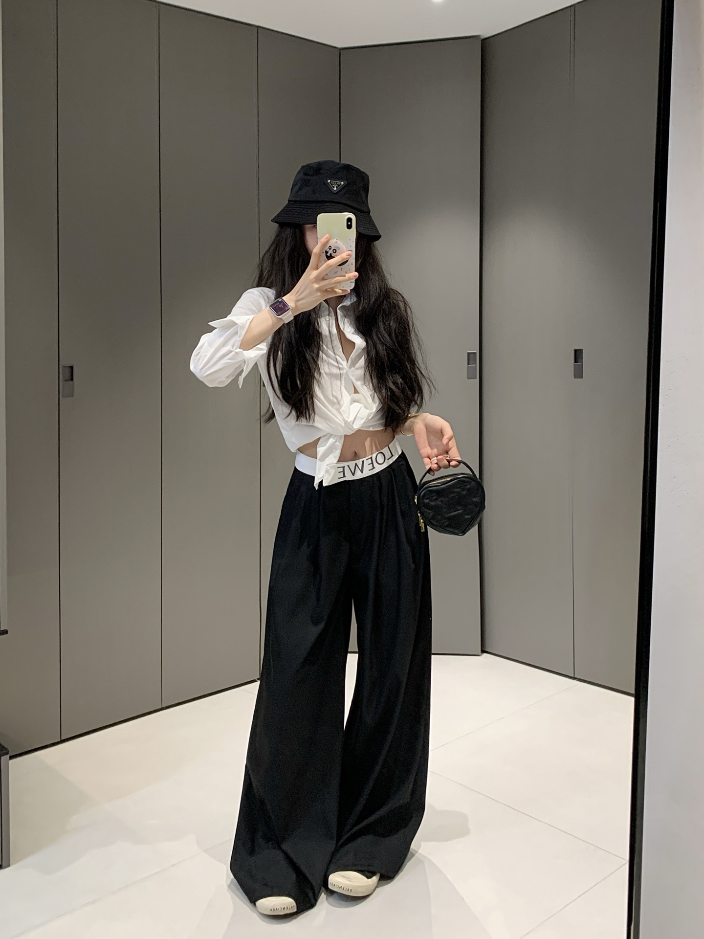 Loewe Women's Wide Leg Pants with Contrasting Logo Waistband - Stylish & Comfy 2 i1752580545203 2419 0 1
