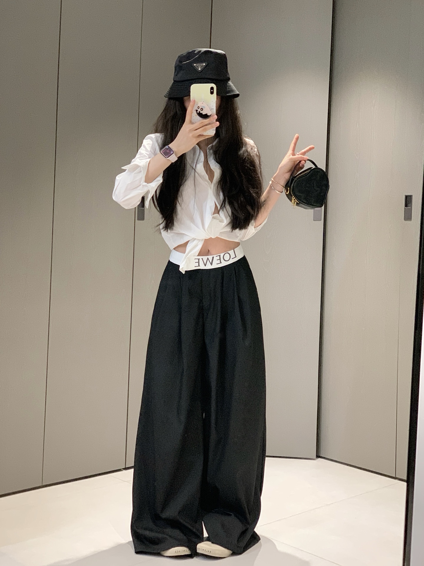 Loewe Women's Wide Leg Pants with Contrasting Logo Waistband - Stylish & Comfy 1 i1752580545207 8958 0 0