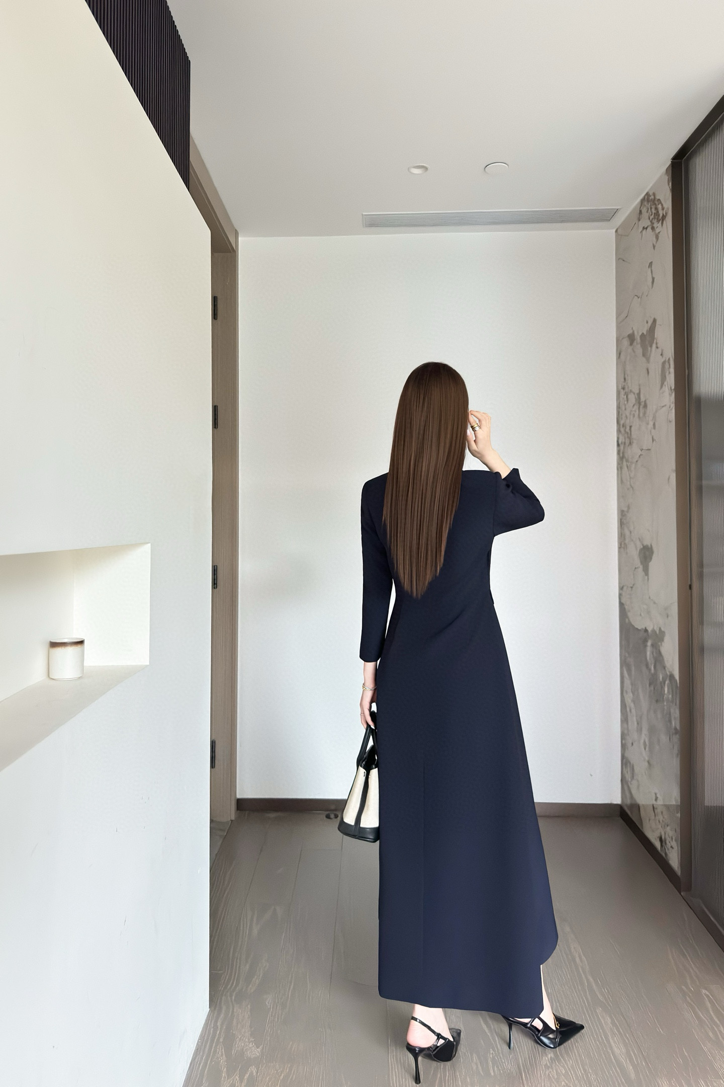 Valentino Long Sleeve Pocket A-Line Maxi Dress - Elegant and Chic 3 i1754218978425 9847 0 2