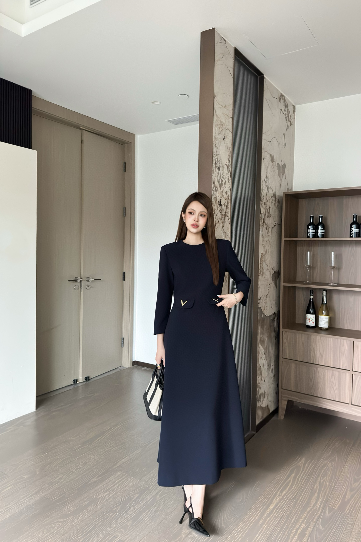 Valentino Long Sleeve Pocket A-Line Maxi Dress - Elegant and Chic 4 i1754218978425 9896 0 3