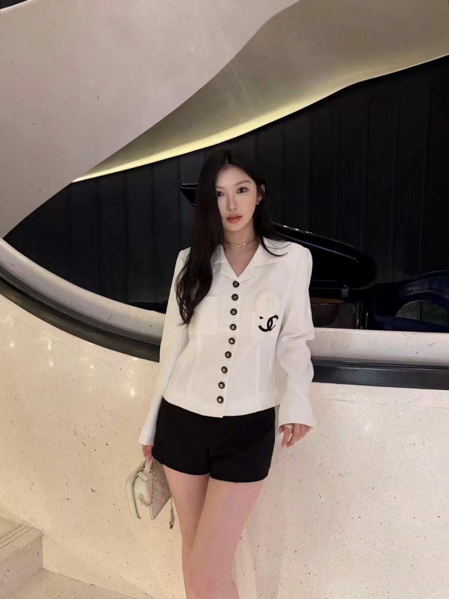 Chanel Button-Up Linen Jacket with Logo Detail - Stylish and Versatile 6 i1755786377663 2804 0 6