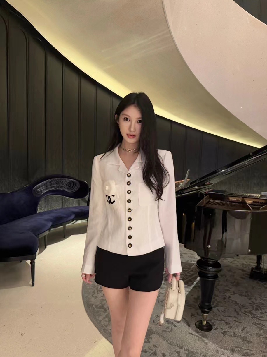 Chanel Button-Up Linen Jacket with Logo Detail - Stylish and Versatile 4 i1755786381488 7959 0 3