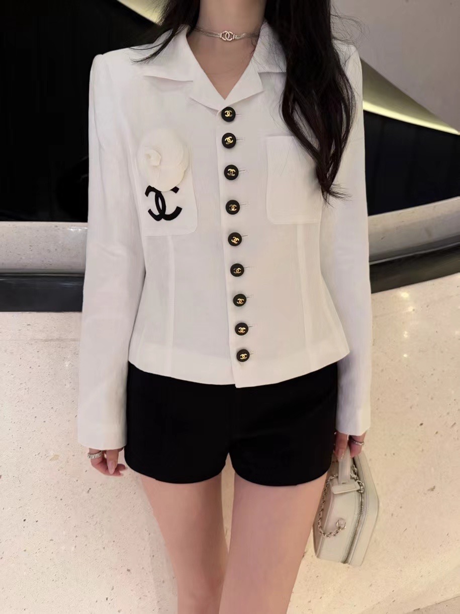 Chanel Button-Up Linen Jacket with Logo Detail - Stylish and Versatile 5 i1755786381490 3946 0 5