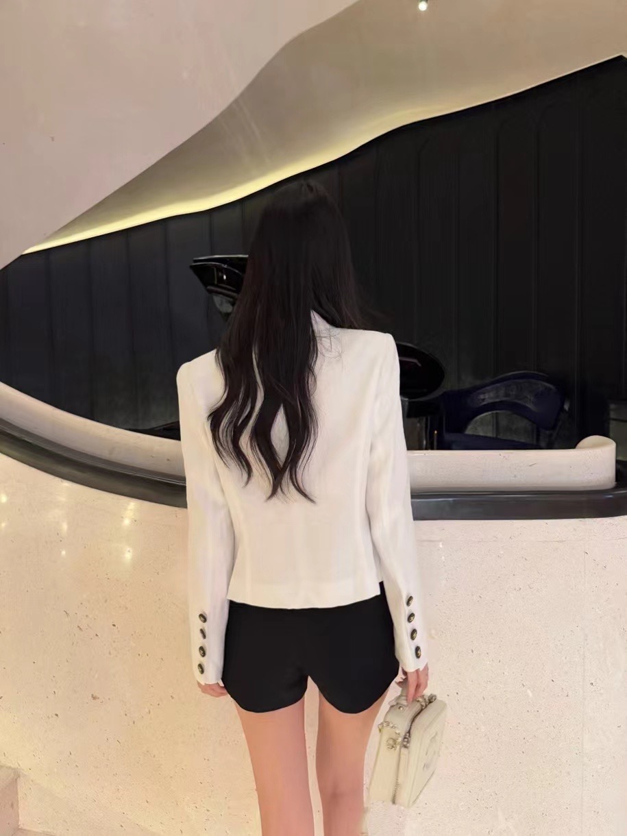 Chanel Button-Up Linen Jacket with Logo Detail - Stylish and Versatile 9 i1755786385672 6693 0 8