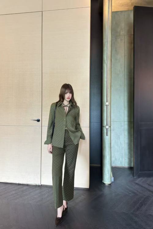 Gucci 2025FW Women's Silk Shirt and Pants Set - Stylish & Comfortable 1 Gucci 2025FW Women's Silk Shirt and Pants Set - Stylish & Comfortable