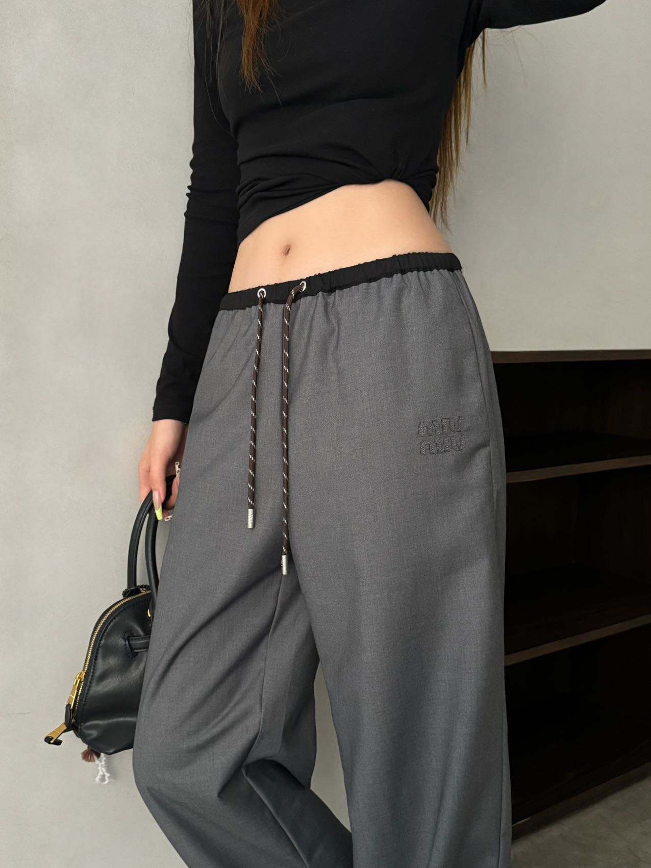 Miu Miu 2025FW Wide Leg Pants - Stylish, Comfortable, and Versatile 9 i1758035905450 9807 0 8