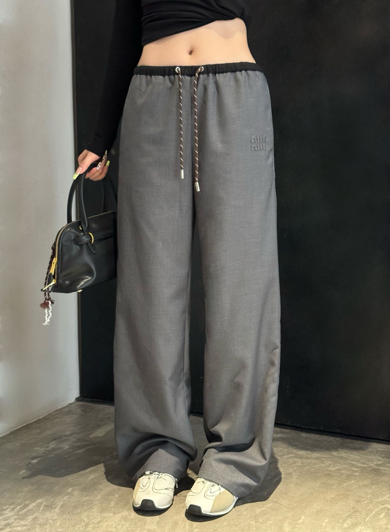 Miu Miu 2025FW Wide Leg Pants - Stylish, Comfortable, and Versatile 5 i1758035905451 2992 0 4