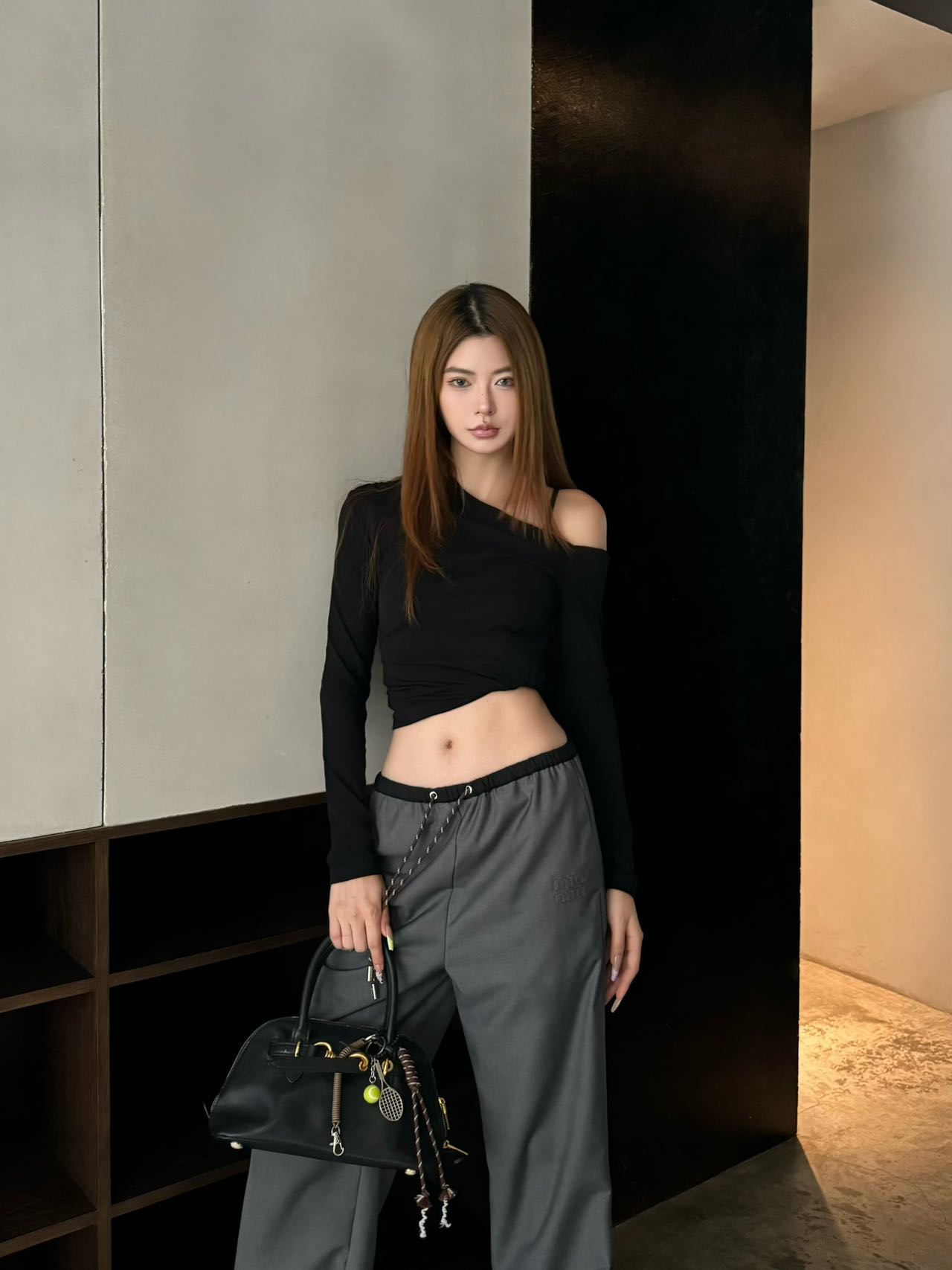 Miu Miu 2025FW Wide Leg Pants - Stylish, Comfortable, and Versatile 8 i1758035907728 7159 0 7