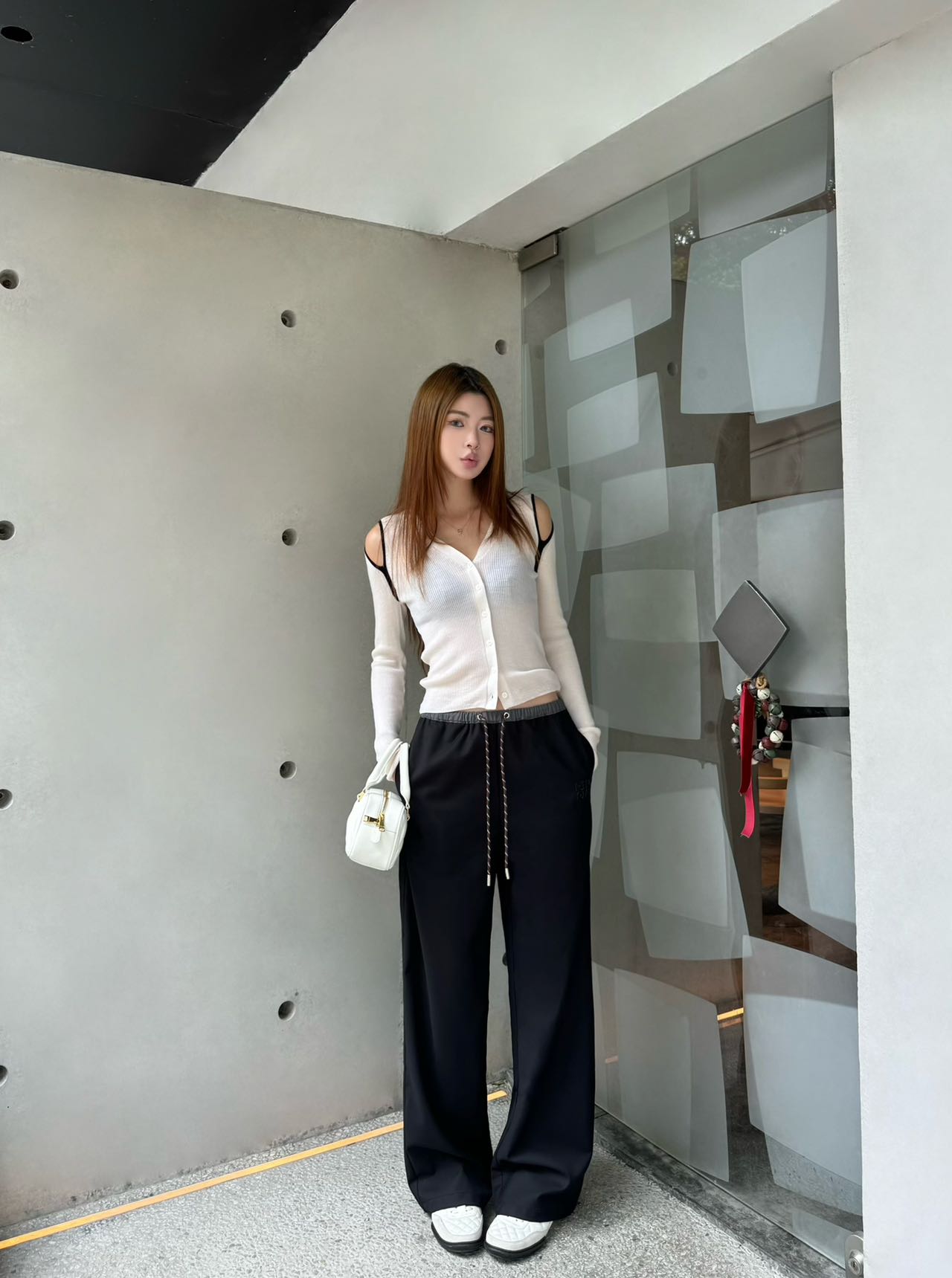 Miu Mi 2025FW Women's Black Wide Leg Pants - Elegant and Comfortable 4 i1758036079941 2083 0 3