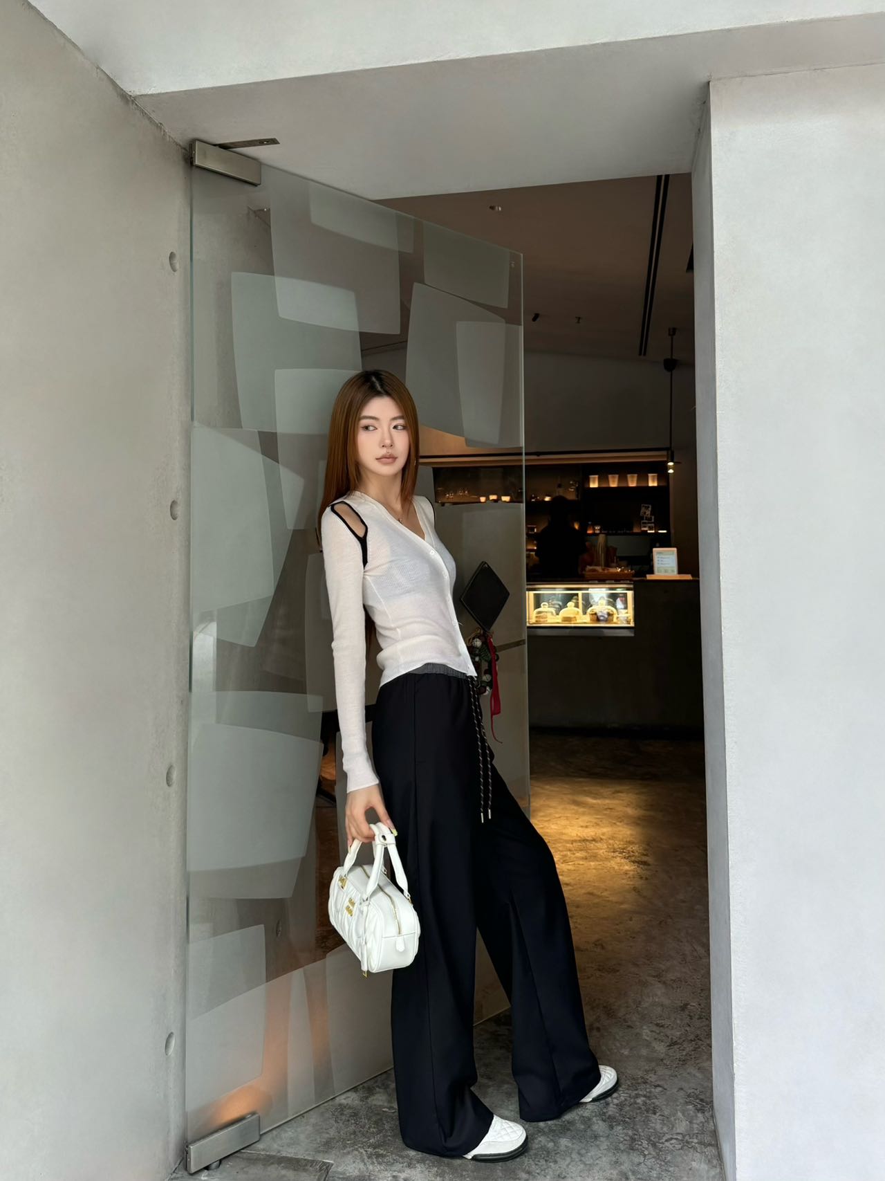Miu Mi 2025FW Women's Black Wide Leg Pants - Elegant and Comfortable 3 i1758036079942 2406 0 2
