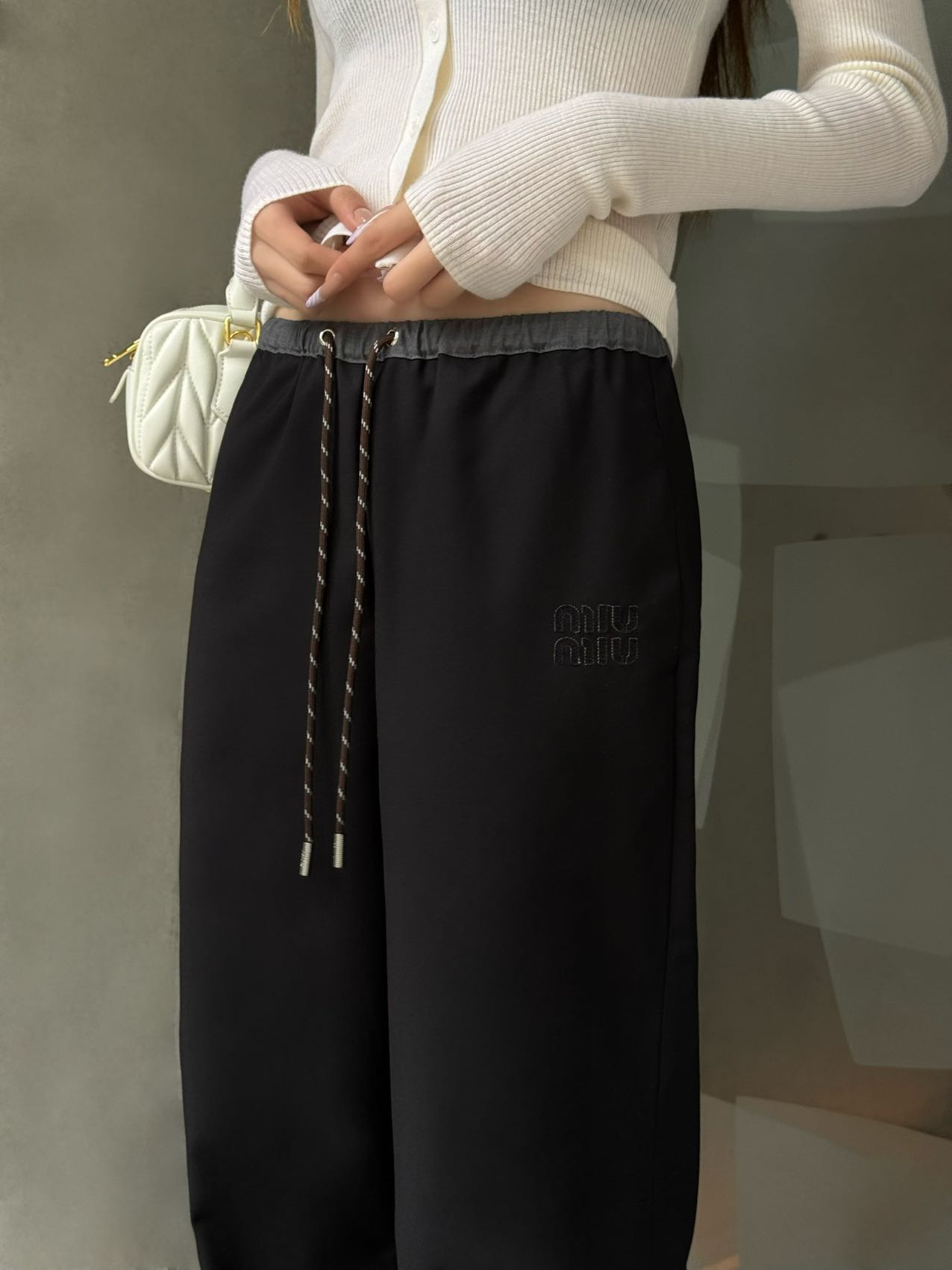 Miu Mi 2025FW Women's Black Wide Leg Pants - Elegant and Comfortable 9 i1758036081004 267 0 8