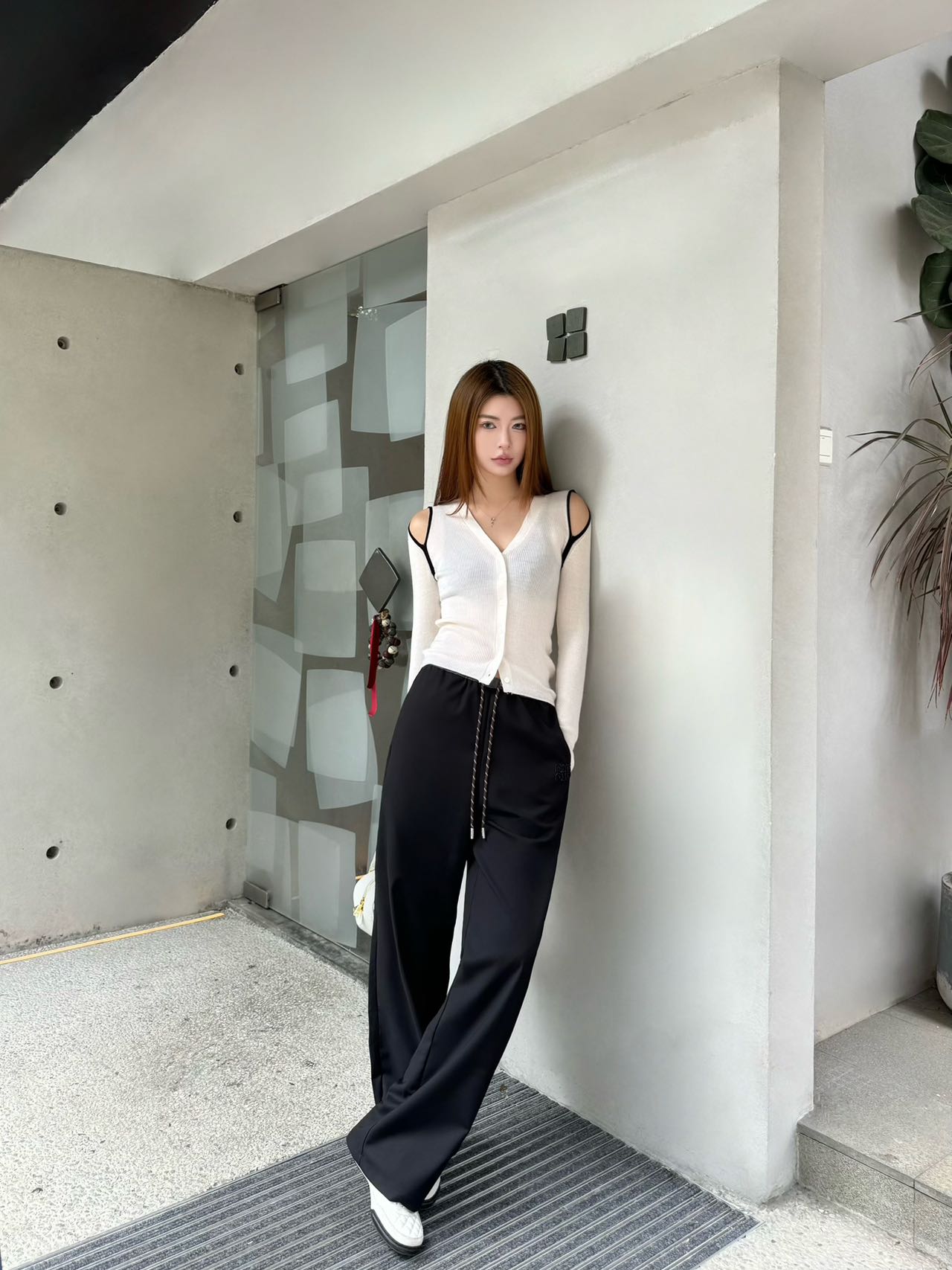 Miu Mi 2025FW Women's Black Wide Leg Pants - Elegant and Comfortable 1 i1758036081005 6338 0 0