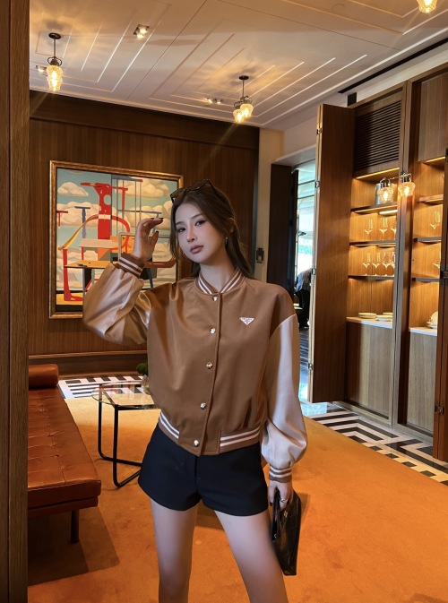 Prada 2025FW New Fashionable Jacket with Triangle Logo - Stylish Outerwear 1 Prada 2025FW New Fashionable Jacket with Triangle Logo - Stylish Outerwear