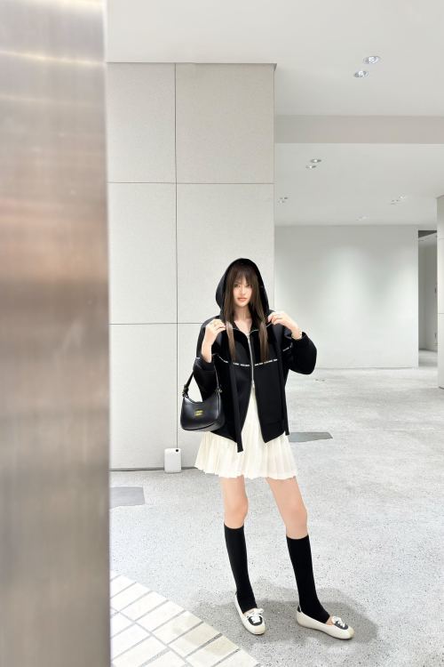 Miu Mi 2025FW Casual Loose Fit Hoodie Jacket - Stylish & Comfortable 1 Miu Mi 2025FW Casual Loose Fit Hoodie Jacket - Stylish & Comfortable