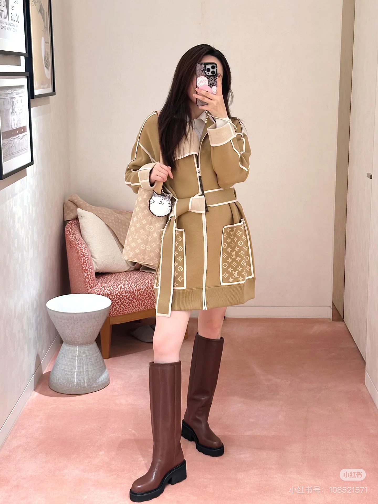 Louis Vuitton 2025FW Stylish Belted Coat - Classic, Chic, and Figure-Flattering 1 i1760110040950 2721 0 0