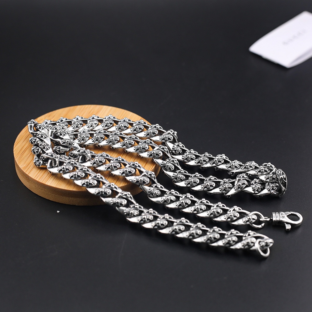 Men's Vintage Cross Motif Cuban Chain Necklace in Thai Silver - Comprehensive 3