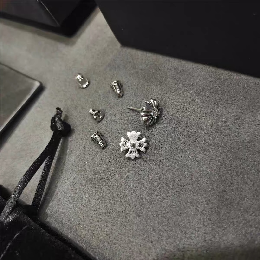 Chrome Hearts Hearts 克罗心耳钉 2024新款十字太阳花 镶钻耳环