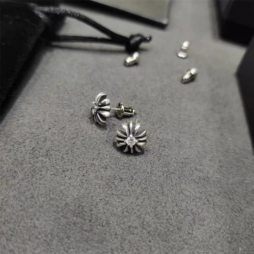 Chrome Hearts Hearts 克罗心耳钉 2024新款十字太阳花 镶钻耳环