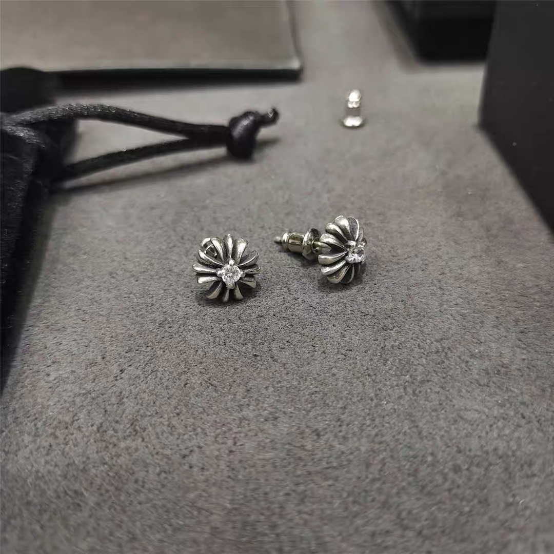 NO:533664,French purchasing agent Chrome Hearts Croheart earrings New cross sunflower diamond-inlaid earrings, jewelry boutique, chrome hearts, chrome hearts, earrings19860909法国代购Chrome Hearts 克罗心耳钉 新款十字太阳花 镶钻耳环,饰品精品,chrome hearts,chrome hearts,earrings,Jewelry