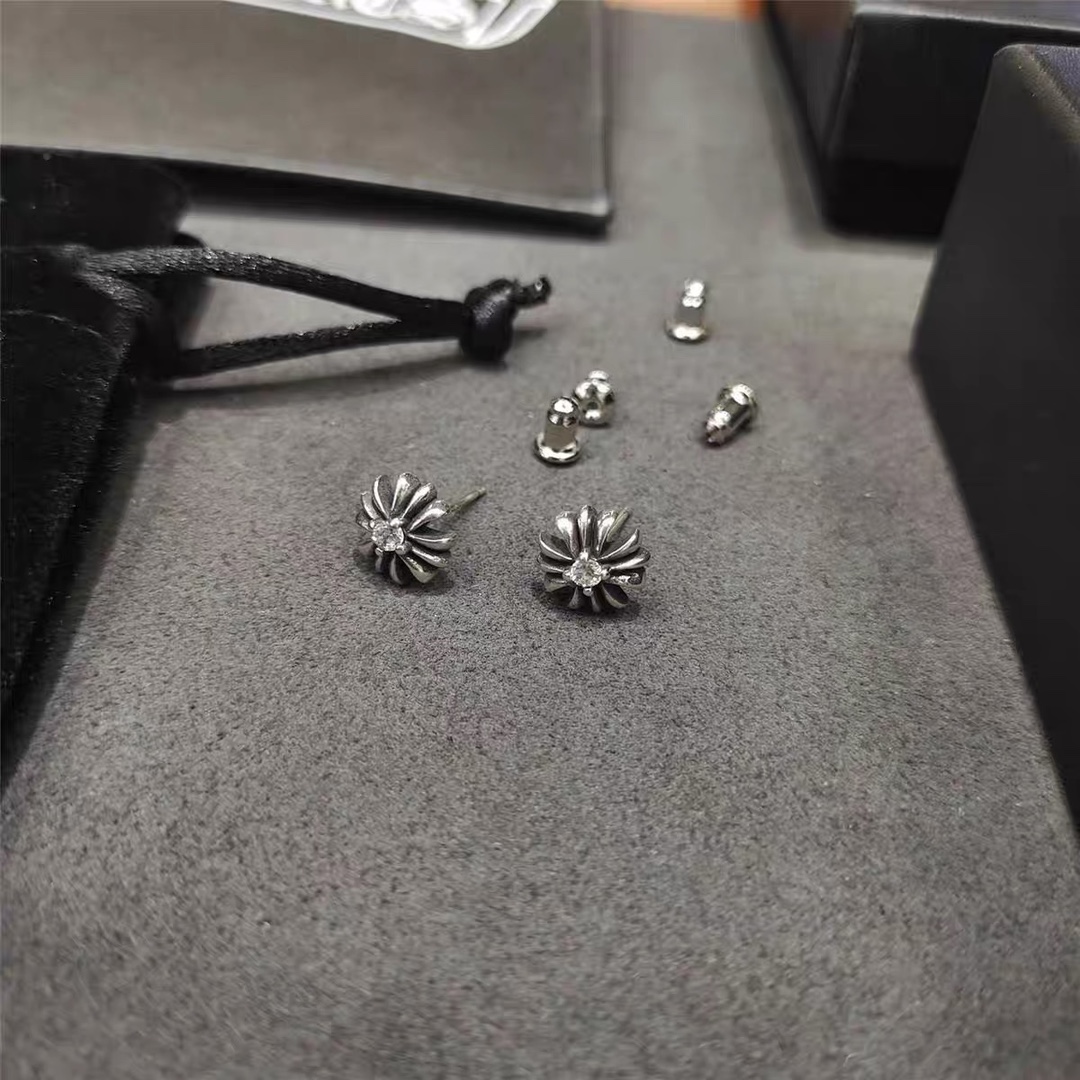 Chrome Hearts Hearts 克罗心耳钉 2024新款十字太阳花 镶钻耳环