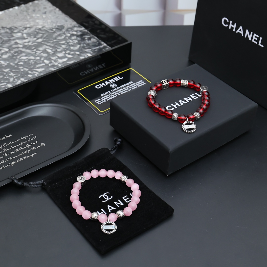 NO:575551,Batch new product release, the latest model of Chanel, the most beautiful bracelet, is of a higher quality, the same style as that of celebrities. The details are distressed. The shiny version is not available in the market. This model has been released. It is a best-selling model in Chanel. It is very easy to match with trendy clothes, sizes 16-23, high-quality jewelry, chanel.19860909批 新品发布巨美香奈儿最新款手串档次更高明星同款 细节对版做旧处理 非市面亮面版型 这款一直在出 香奈儿里面热卖款 非常好搭配潮流衣服尺寸16-23,饰品精品,chanel,Jewelry