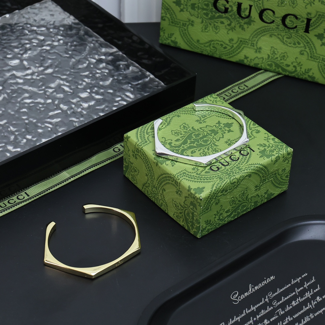 NO:112337,Gucci latest model Gucci counter hits factory direct sales Original one-to-one reproduction Gucci bracelet, jewelry boutique, gucci, bracelet19860909古驰最新款 古驰专柜爆款 厂家直销 原版一比一复刻 古 驰 手镯,饰品精品,gucci,bracelet,Jewelry