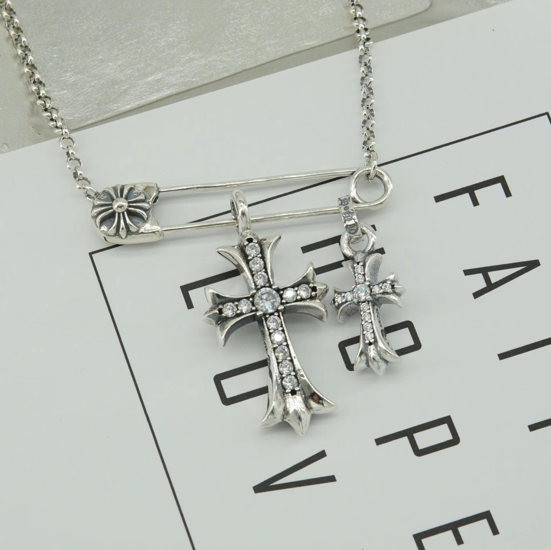 NO:112308,European and American Chaoxuan Crowxin Double Cross Diamond Short Clavicle Chain Women's French Retro Pinnacle Necklace, Jewelry Boutique, Chrome Hearts, Necklace19860909欧美潮轩克罗心双十字架镶钻短款锁骨链女法式复古别针款吊坠项链,饰品精品,chrome hearts,necklace,Jewelry