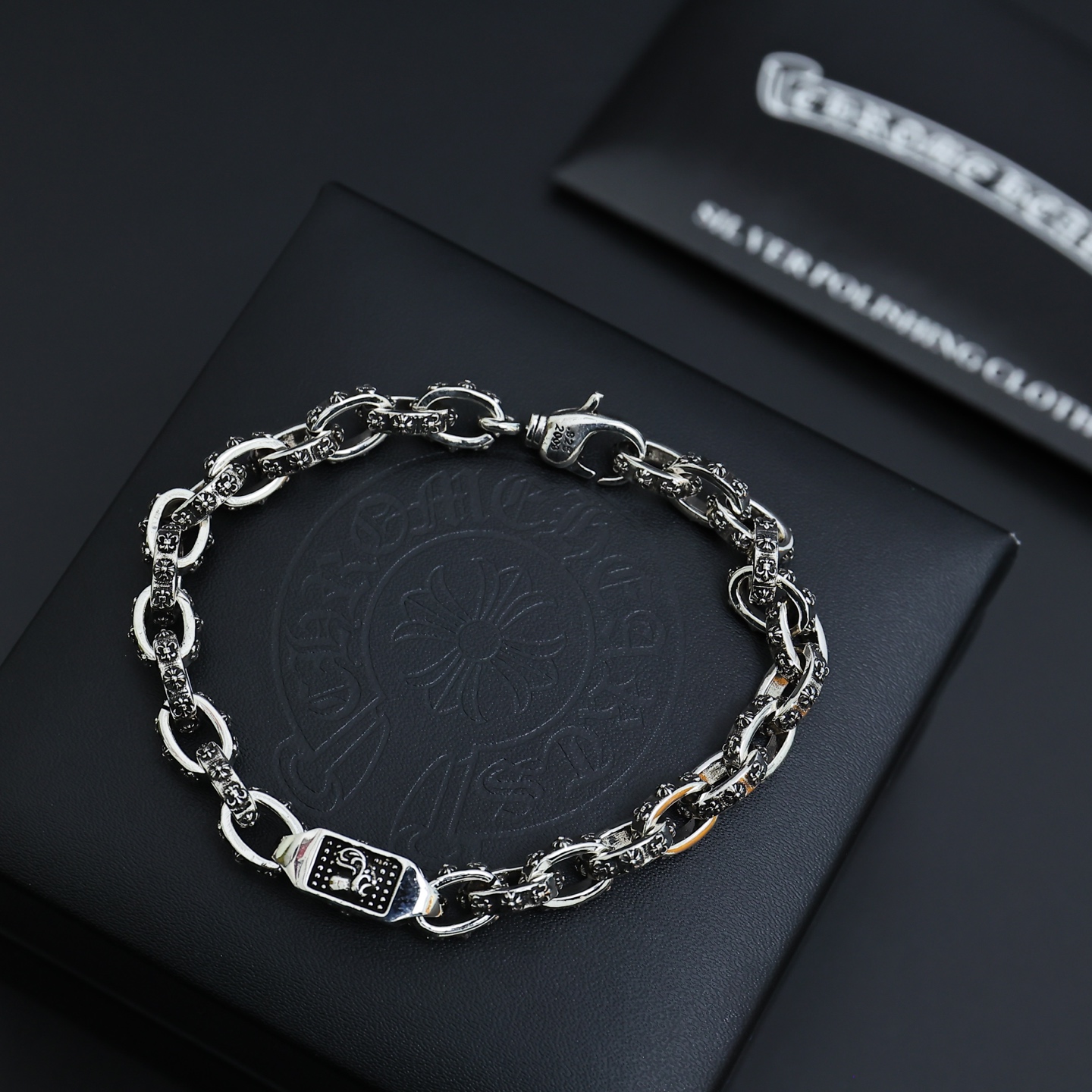 NO:641932,So handsome, the latest Chrome Hearts. No explosions, no hair. Factory direct sales. Original one-to-one replica. Chrome Hearts retro bracelet, fine jewelry, chrome hearts, bracelet.19860909太帅爆了最新款克罗心 不爆不发 厂家直销 原版一比一复刻 克罗心复古手链,饰品精品,chrome hearts,bracelet,Jewelry