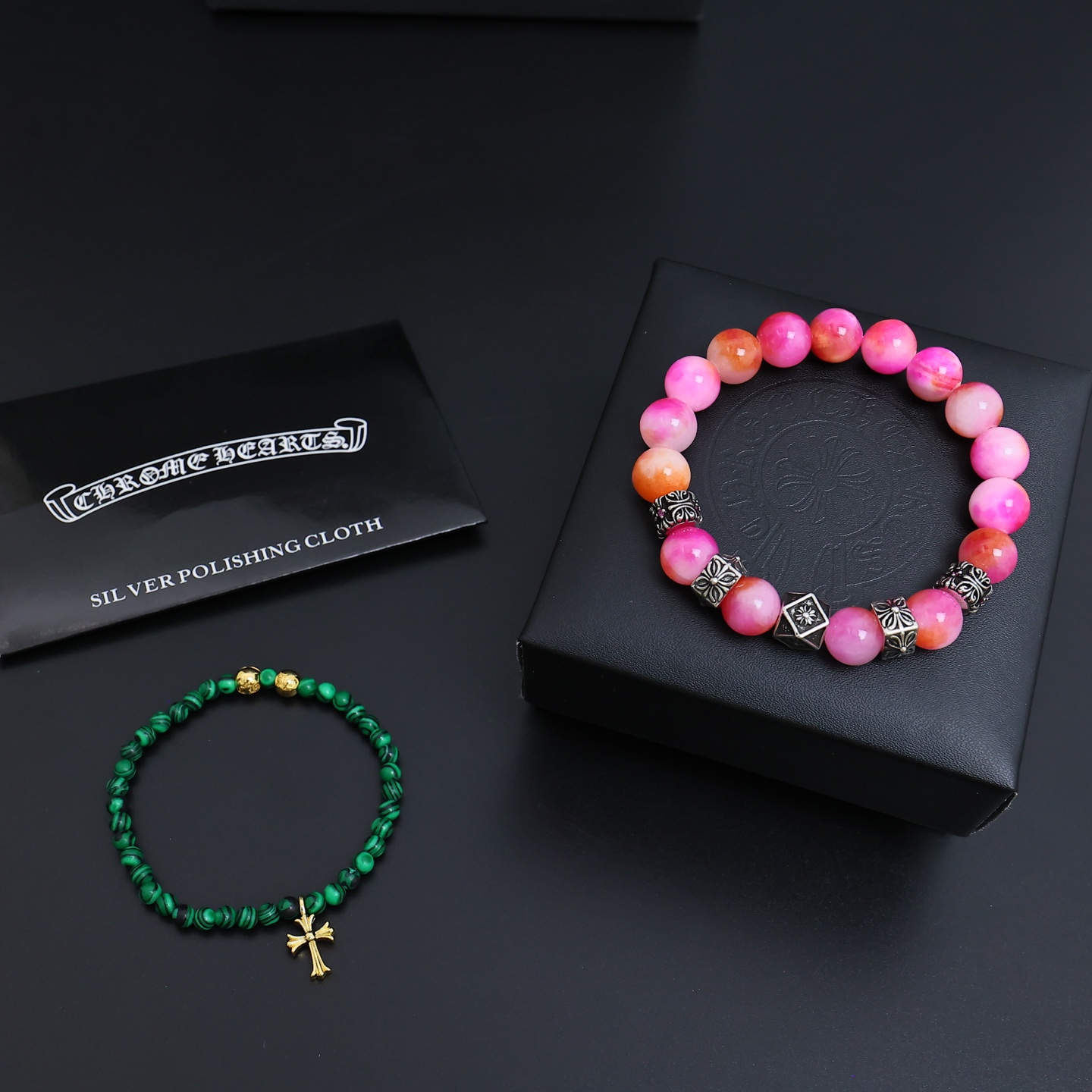 NO:583045,Couple Bracelet Croix Heart Natural Beads and Silver Beads Bracelet Croix Heart is a bracelet with low-key charm. It is one of the classic bracelets of Croix Heart. The overall texture of the bracelet is very good. The lettering and detailed textures are right at a glance. The color is as shown. It is super tasteful to wear with stacked bracelets. It looks good no matter how you match it. The counter is synchronized. The same style for men and women!  Can be used as couple bracelets!  Stackable!  Sizes 16 to 22 are elastic, fine jewelry, chrome hearts, bracelets19860909情侣手串克罗心天然珠银珠串手链 克罗心搭配出低调魅力的一款手链,克罗心经典手串之一,整体手串质感很好,刻字和细节纹路一眼正,成色如图,搭配手链叠戴超有味道怎么搭配都好看,专柜同步.男女同款！可做情侣手链！可叠戴！ 尺寸16一22有弹性,饰品精品,chrome hearts,bracelet,Jewelry