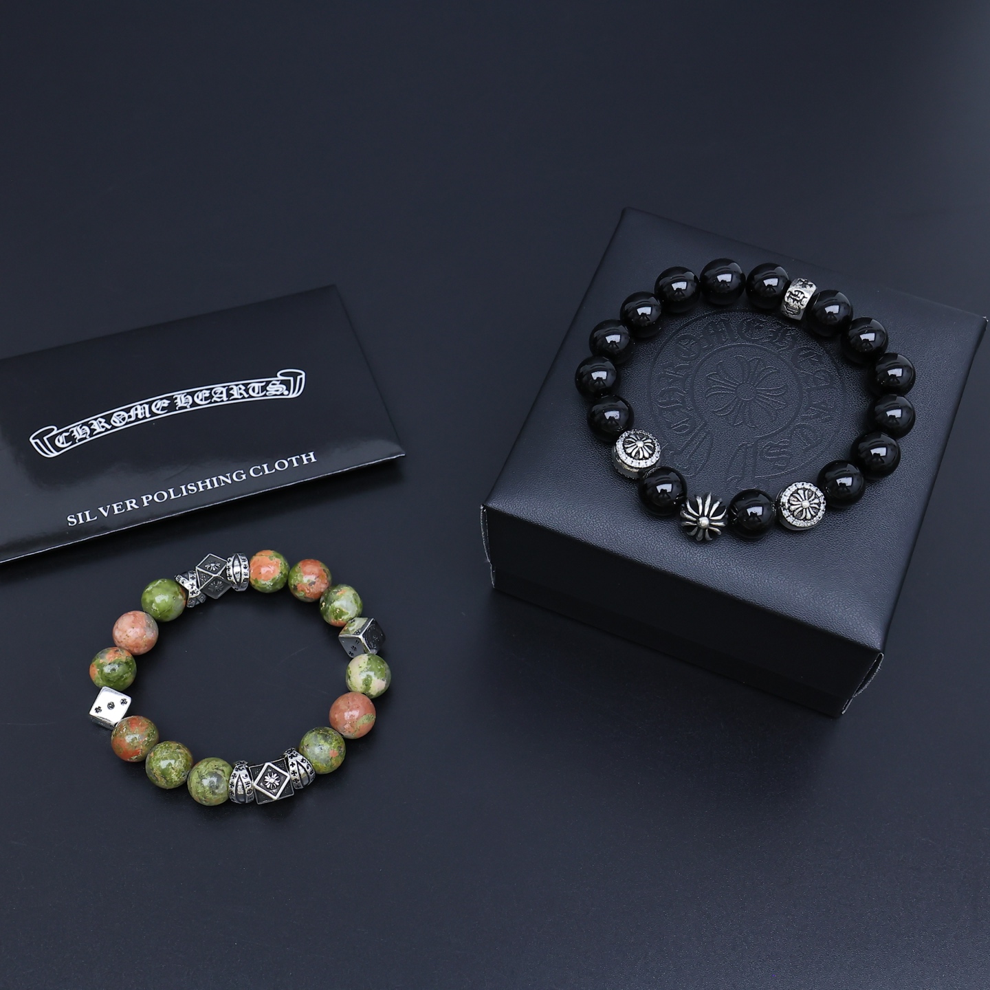 NO:664076,Chrome Hearts New Product Release Jumei's latest bracelet is of a higher quality and is the same style as that of celebrities. The details are distressed and the version is not available in the market with a shiny version. This model has been on sale. Chrome Hearts is a best-selling model. It goes well with trendy clothes, high-quality jewelry, and chrome hearts.19860909批克罗心 新品发布巨美最新款手串档次更高明星同款 细节对版做旧处理 非市面亮面版型 这款一直在出 克罗心里面热卖款 非常好搭配潮流衣服,饰品精品,chrome hearts,Jewelry