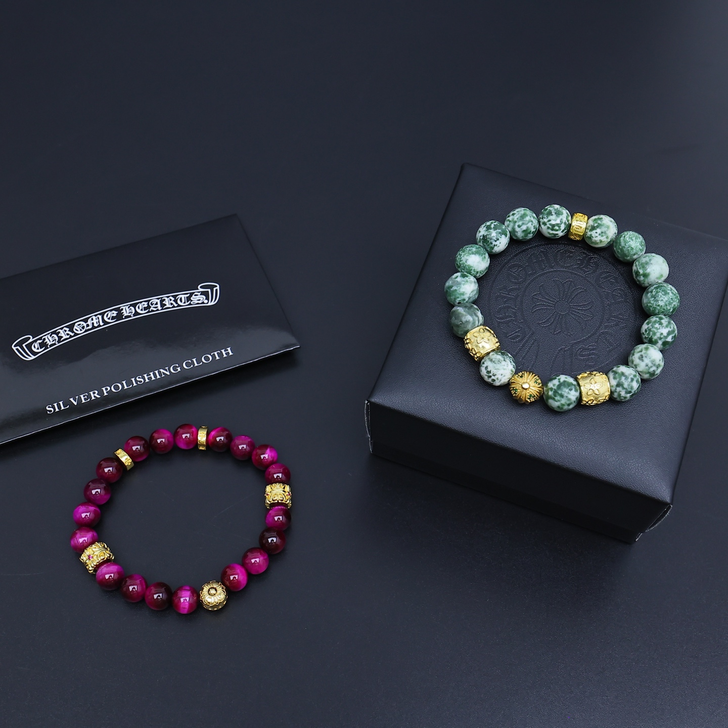 NO:380602,Pickel Croxin's new product releases Jumei's latest bracelets are of higher grade and same style as stars. Details are used to treat the version with old style. Non-market shiny styles are available. This model is always available. Croxin's hot-selling model is very easy to match with trendy clothes, fine accessories, chrome hearts19860909批克罗心 新品发布巨美最新款手串档次更高明星同款 细节对版做旧处理 非市面亮面版型 这款一直在出 克罗心里面热卖款 非常好搭配潮流衣服,饰品精品,chrome hearts,Jewelry