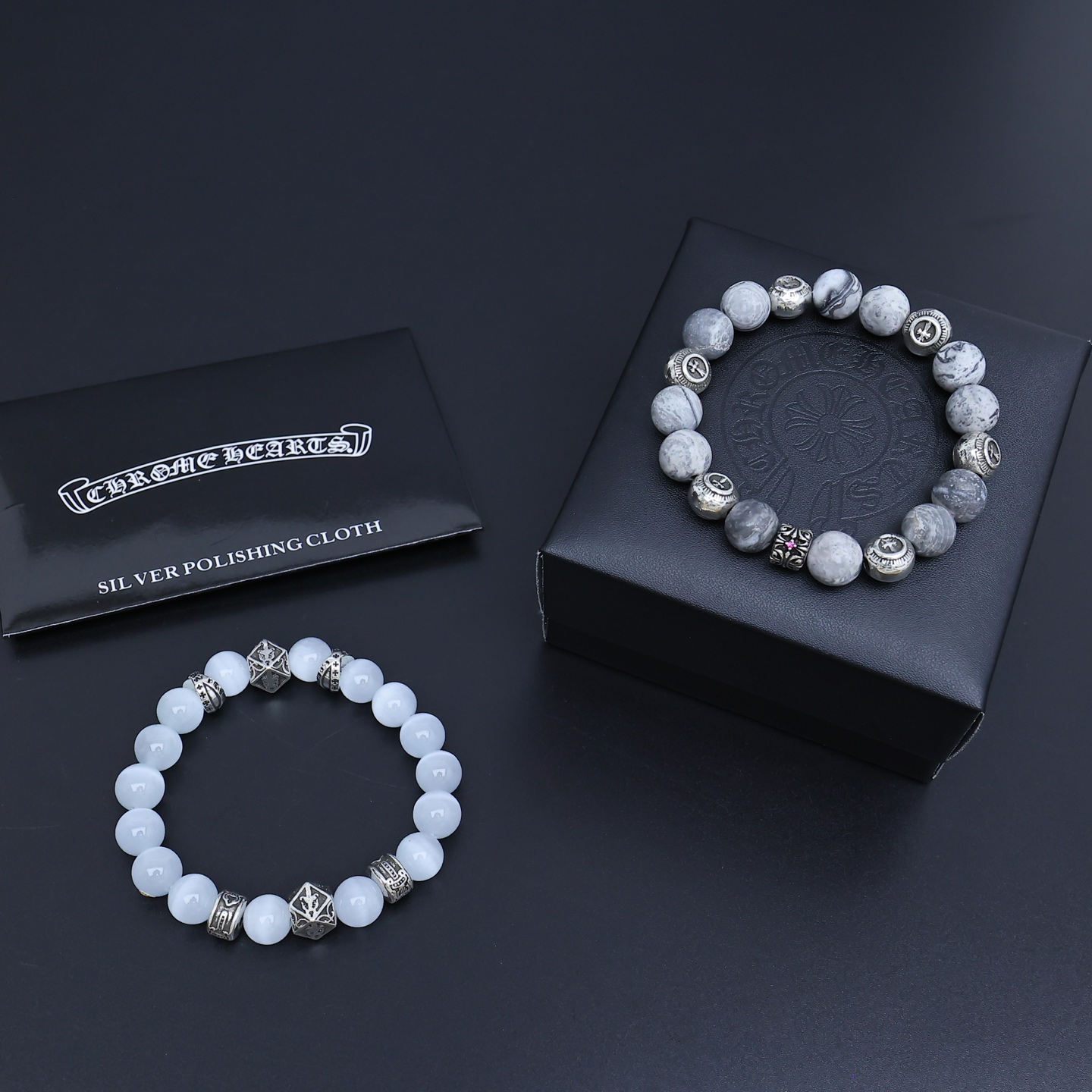 NO:115154,Pickel Croxin's new product releases Jumei's latest bracelets are of higher grade and same style as stars. Details are used to treat the version with old style. Non-market shiny styles are available. This model is always available. Croxin's hot-selling model is very easy to match with trendy clothes, fine accessories, chrome hearts19860909批克罗心 新品发布巨美最新款手串档次更高明星同款 细节对版做旧处理 非市面亮面版型 这款一直在出 克罗心里面热卖款 非常好搭配潮流衣服,饰品精品,chrome hearts,Jewelry