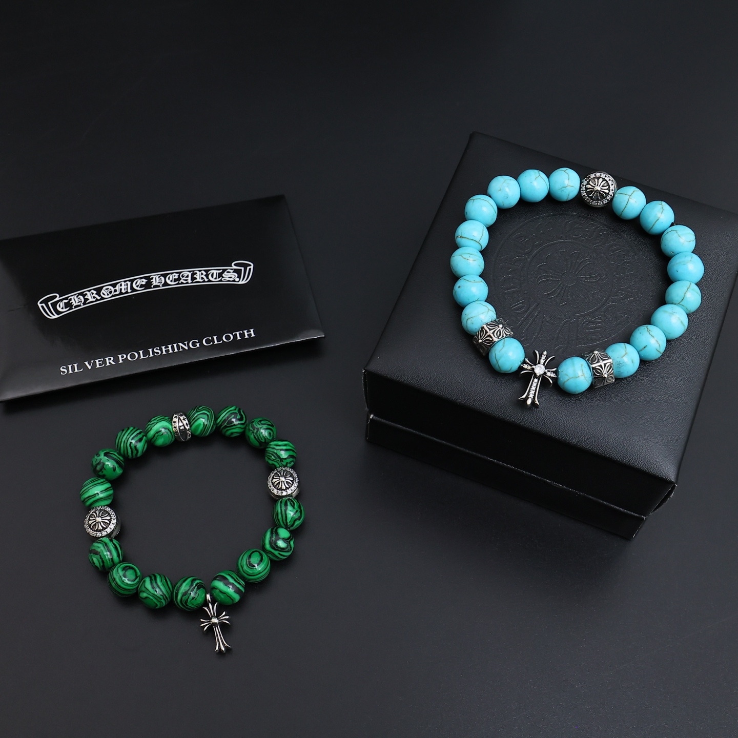 NO:641939,Chrome Hearts New Product Release Jumei's latest bracelet is of a higher quality and is the same style as that of celebrities. The details are distressed and the version is not available in the market with a shiny version. This model has been on sale. Chrome Hearts is a best-selling model. It goes well with trendy clothes, high-quality jewelry, and chrome hearts.19860909批克罗心 新品发布巨美最新款手串档次更高明星同款 细节对版做旧处理 非市面亮面版型 这款一直在出 克罗心里面热卖款 非常好搭配潮流衣服,饰品精品,chrome hearts,Jewelry