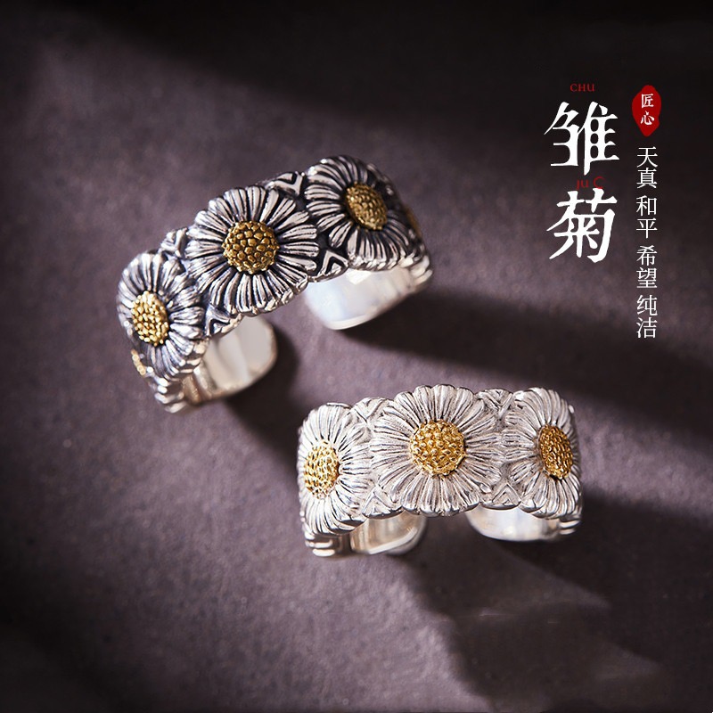 325-YEAR-OLD SILVER DAISIES RING