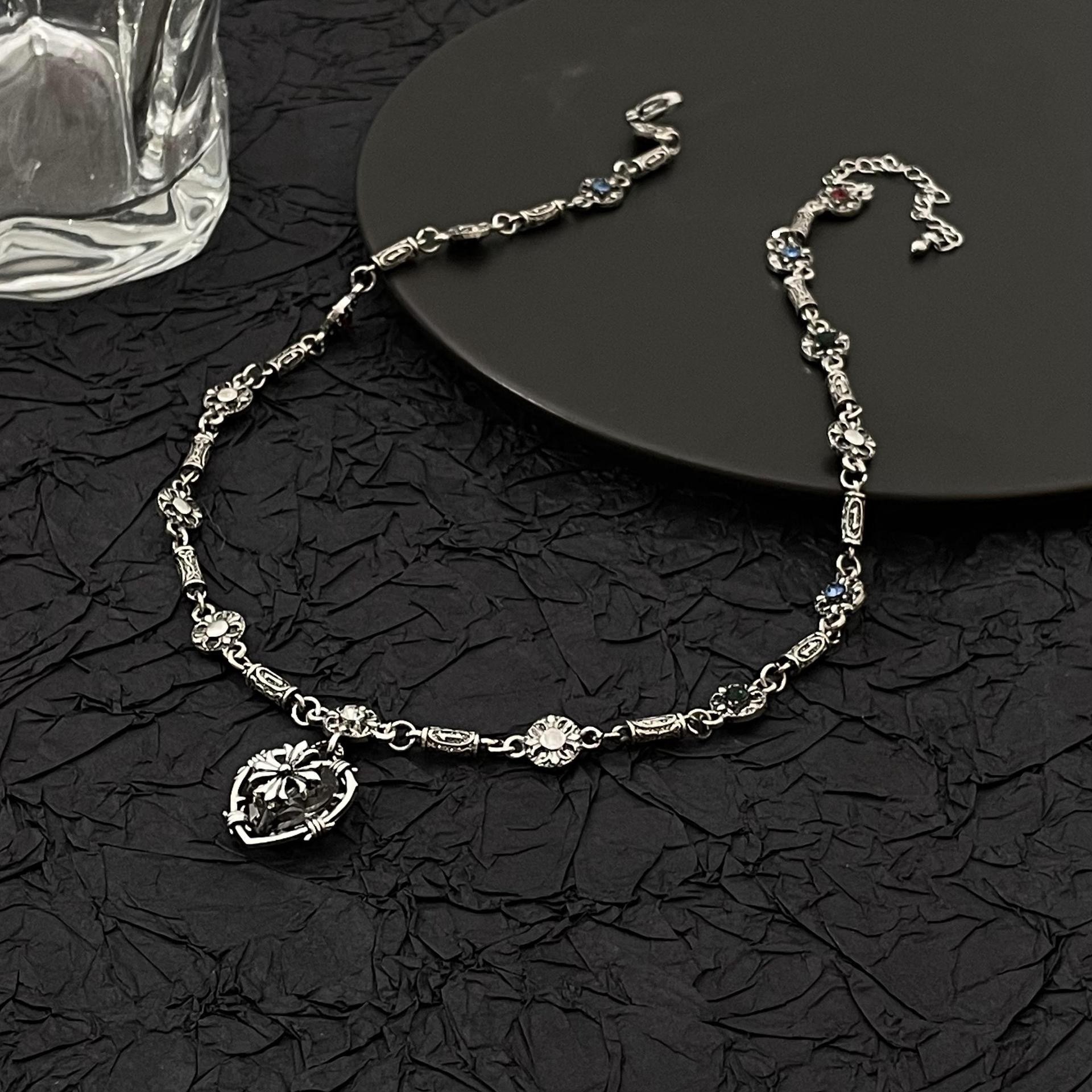 クロ心デザインの愛心八芒星ネックレス - パンクスタイルのロック感