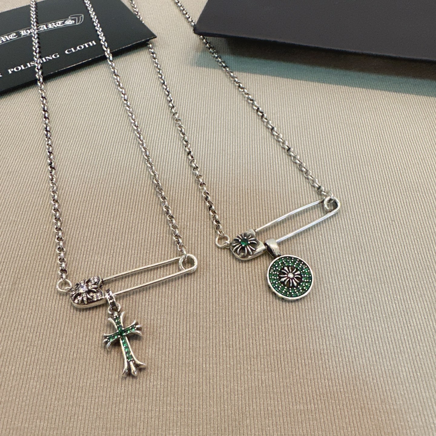 NO:380158,Too handsome and exciting the latest model Croxin, no explosion, factory direct sales, original one-to-one reproduction, Croxin retro necklace, jewelry boutique, chrome hearts, necklace19860909太帅爆了最新款克罗心 不爆不发 厂家直销 原版一比一复刻 克罗心复古项链,饰品精品,chrome hearts,necklace,Jewelry