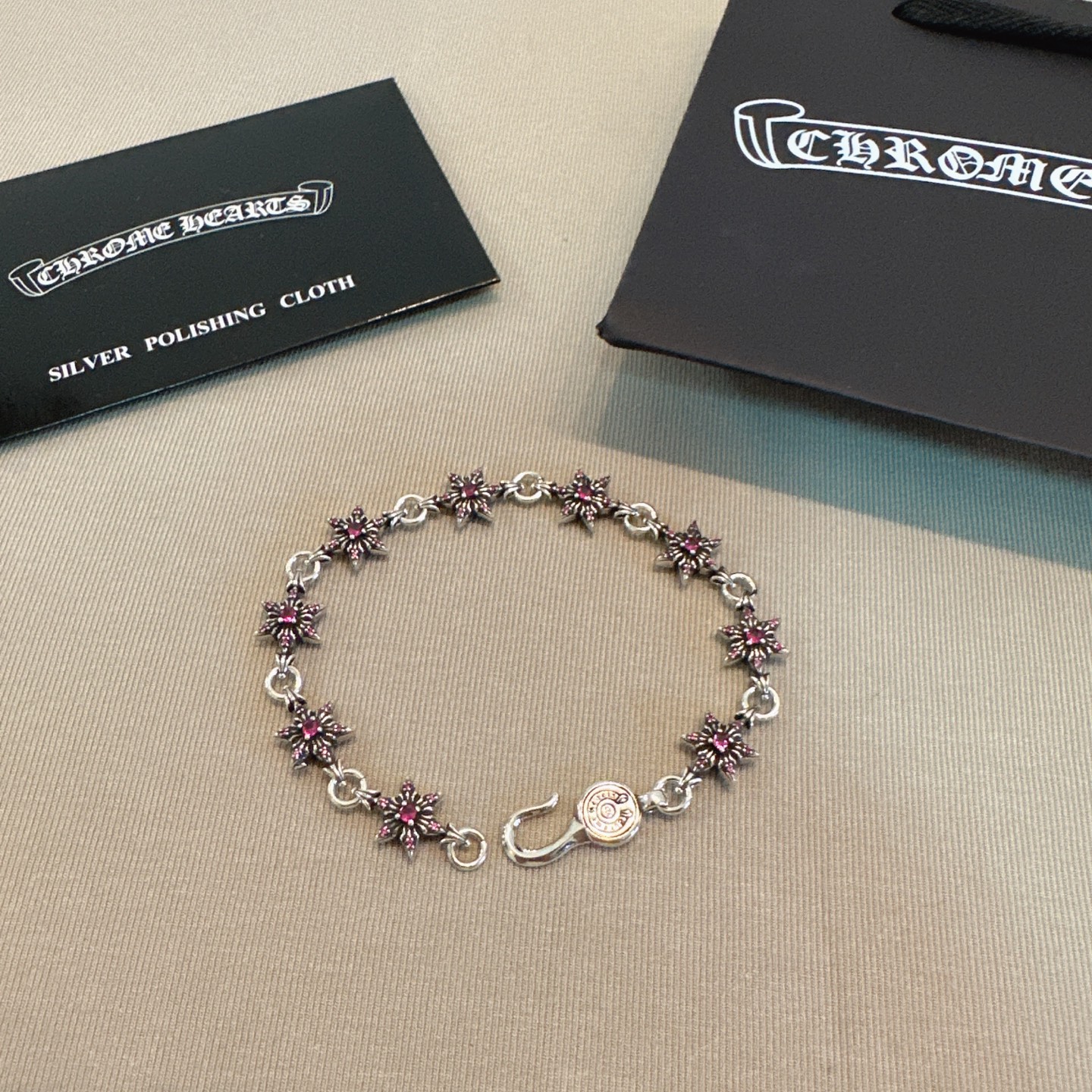 NO:641941,So handsome, the latest Chrome Hearts. No explosions, no hair. Factory direct sales. Original one-to-one replica. Chrome Hearts Bracelet, fine jewelry, chrome hearts, bracelet.19860909太帅爆了最新款克罗心 不爆不发 厂家直销 原版一比一复刻 克罗心手链,饰品精品,chrome hearts,bracelet,Jewelry