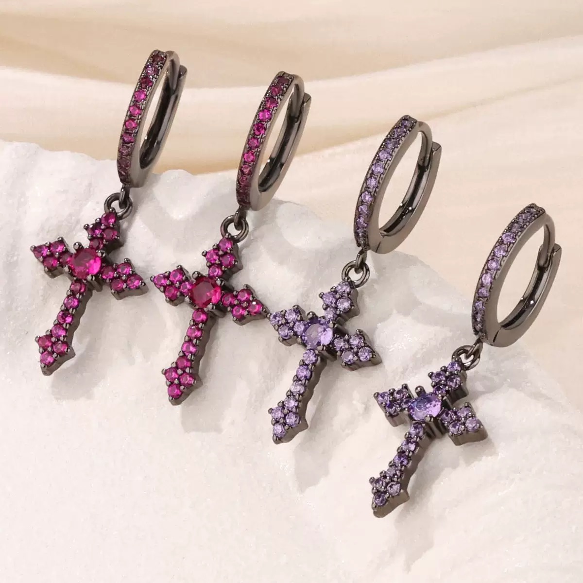 NO:555557,Chrome Hearts Hip-Hop Dark Gothic Punk Wind Gun Black Diamond Cross Men's and Women's Earrings Magpie Factory Goods, Jewelry Boutique, Chrome Hearts, Earrings19860909克罗心嘻哈暗黑哥特朋克风枪黑镶钻十字架男女耳环 喜鹊工厂货,饰品精品,chrome hearts,earrings,Jewelry