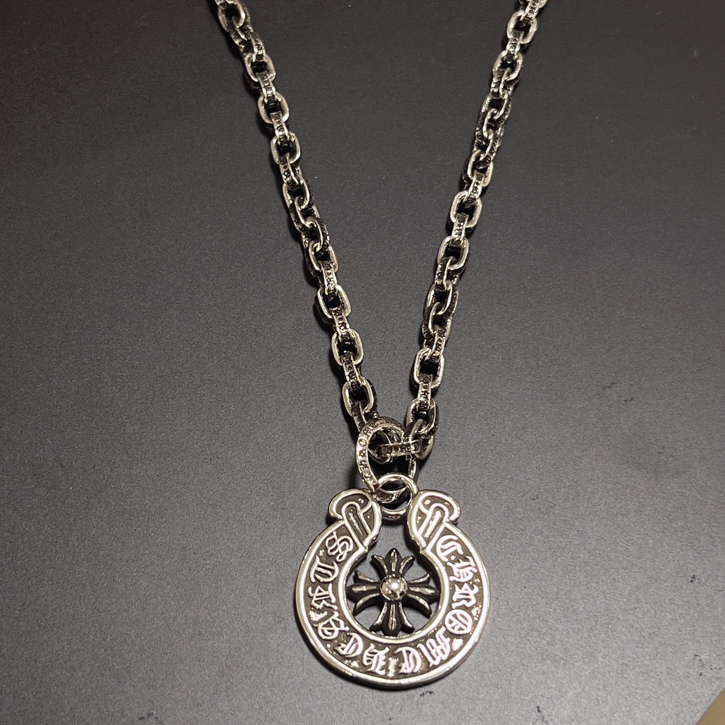 NO:603883,The latest Chrome Hearts are so handsome. They don’t explode without bursting. Factory direct sales. Original one-to-one reproduction. Chrome Hearts retro, high-quality jewelry, chrome hearts.19860909太帅爆了最新款克罗心 不爆不发 厂家直销 原版一比一复刻 克罗心复古,饰品精品,chrome hearts,Jewelry