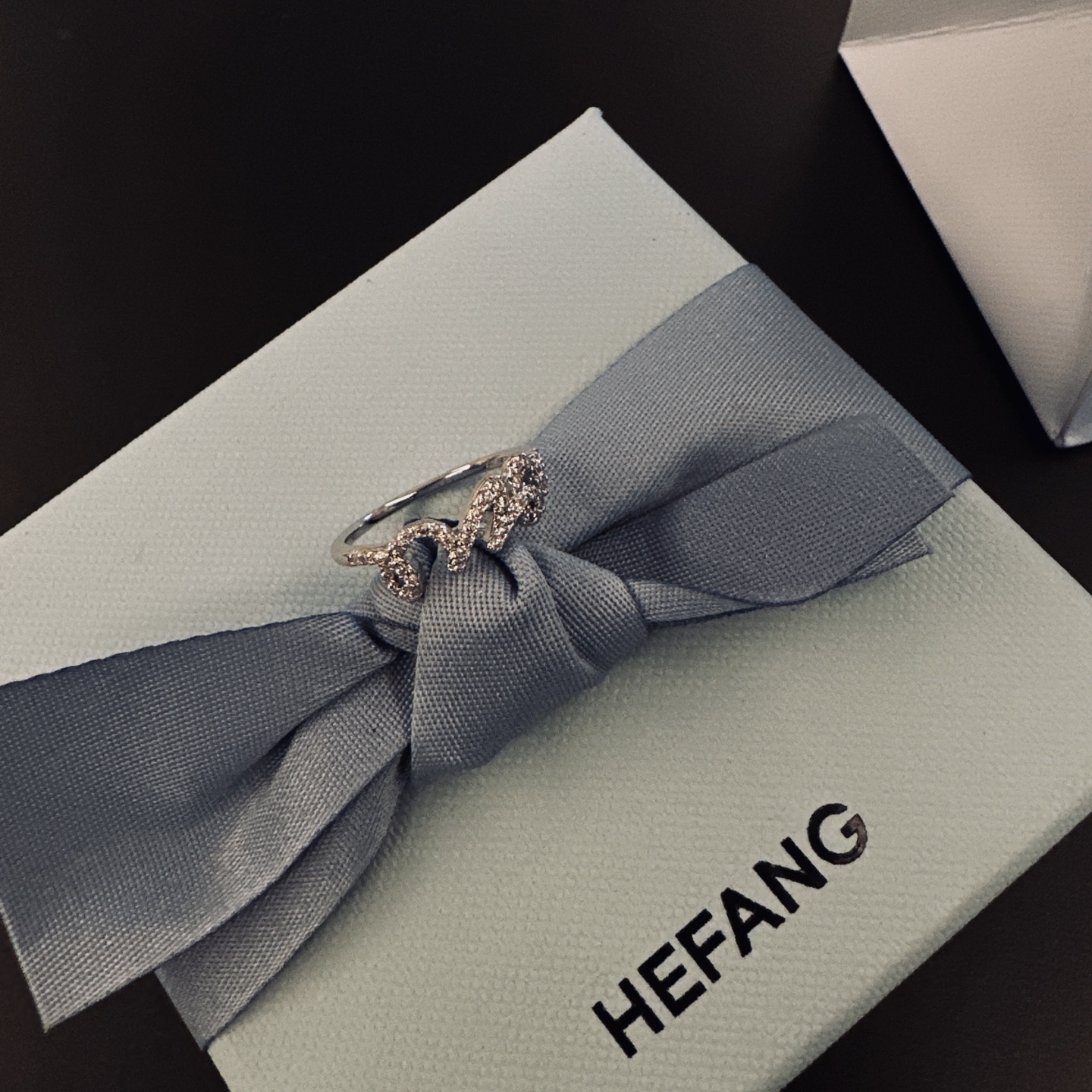 NO:583301,V gold material [new product] HEFANG He Fang jewelry LOVE ring accessories jewelry light luxury elegant high-end birthday gifts, jewelry boutique, ring19860909V金材质[新品]HEFANG何方珠宝LOVE戒指配饰饰品轻奢优雅高级生日礼物,饰品精品,ring,Jewelry