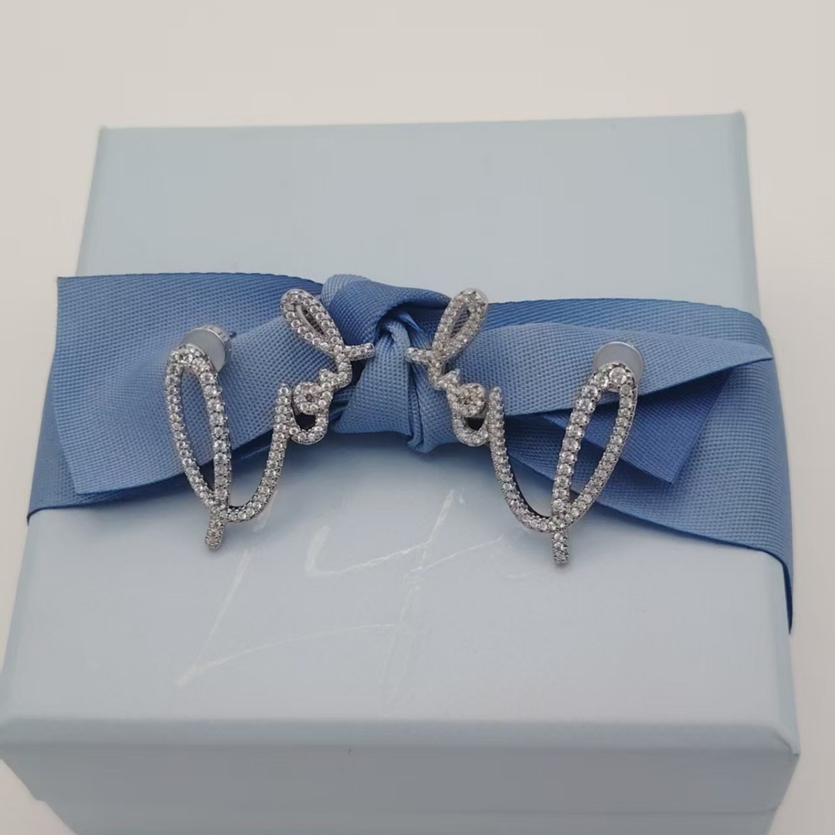 NO:583321,V gold material [new product] HEFANG He Fang jewelry LOVE earrings earrings earrings jewelry light luxury earrings elegant birthday gifts, jewelry boutique, earrings19860909V金材质[新品]HEFANG何方珠宝LOVE耳扣耳环耳钉饰品轻奢耳饰优雅生日礼物,饰品精品,earrings,Jewelry