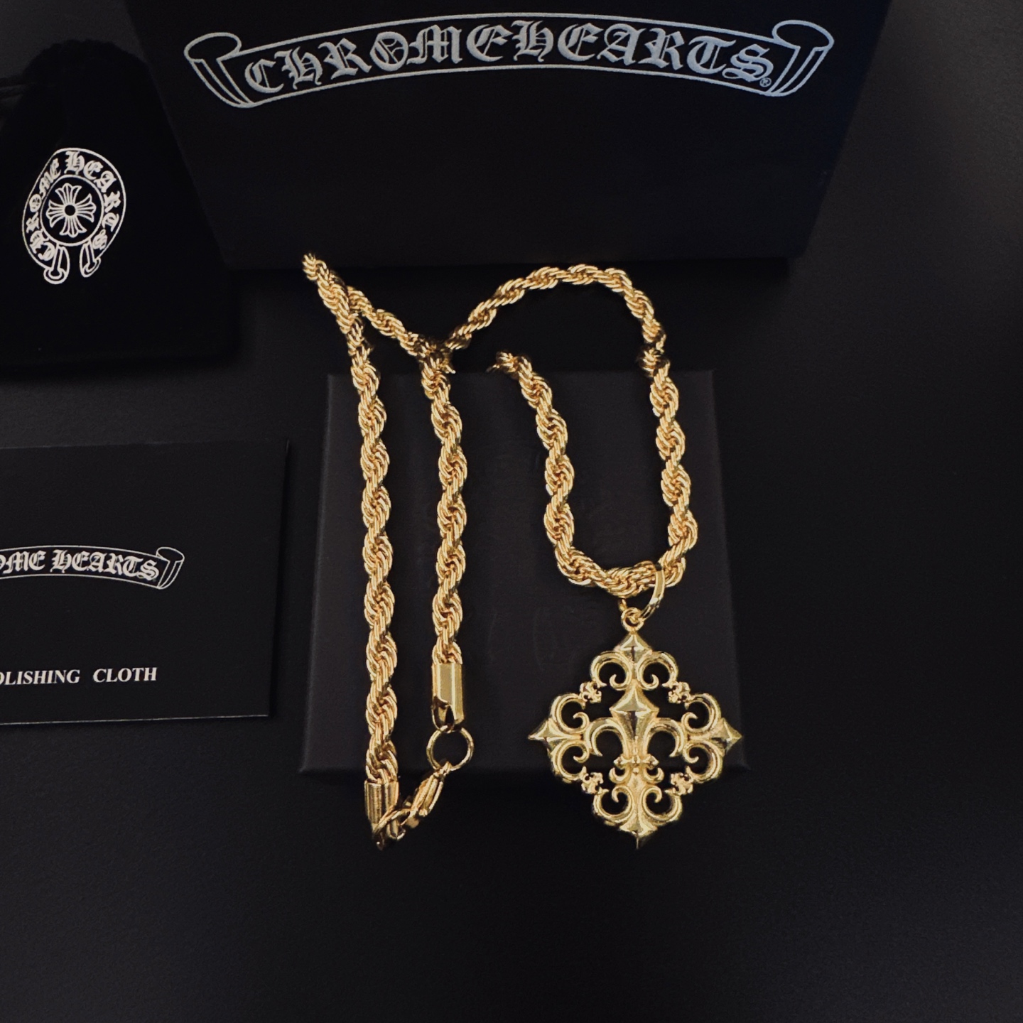 NO:588923,[Hot Recommendation] Chrome Hearts Necklace, Twist Chain is so handsome, Chrome Hearts Necklace has different patterns and design styles, showing a distinctive cross. The Scout flower is the symbol of Chrome Hearts, so it is more durable. Genuine patterned Chrome Hearts are different from the ordinary light version in the market. The quality of the Chrome Hearts is retro and aged. The degree of gray oxygen. ~ A must-have for fashion. Can be worn by both men and women. Trendy fashion, rock punk Thai silver style, retro elements.  The same style for couples is full of fashion and sold directly from the factory. It is versatile and trendy. This model has been on sale. It is a best-selling model in Chrome Hearts. It goes well with fashionable clothes, fine jewelry, chrome hearts, chrome hearts, and necklaces.19860909［爆款推荐］ 克罗心项链,麻花链帅爆了克罗心项链 造型不同的花纹设计风格 呈现出与众不同 十字架 童军花是克罗心的标志所以更经久不衰 正品打版Chrome Hearts克罗心区别市场普通轻版对版对标品质 复古做旧灰氧程度.～潮流时尚必备 男女均可佩戴 潮流时尚,摇滚朋克泰银风格 复古元素 情侣同款时尚感十足厂家直销,个性百搭潮流百搭款. 这款一直在出 克罗心里面热卖款 非常好搭配时尚衣服,饰品精品,chrome hearts,chrome hearts,necklace,Jewelry
