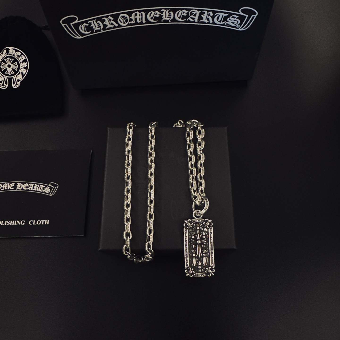 NO:588817,[Hot Recommendation] Chrome Hearts Necklace, Twist Chain is so handsome, Chrome Hearts Necklace has different patterns and design styles, showing a distinctive cross. The Scout flower is the symbol of Chrome Hearts, so it is more durable. Genuine patterned Chrome Hearts are different from the ordinary light version in the market. The quality of the Chrome Hearts is retro and aged. The degree of gray oxygen. ~ A must-have for fashion. Can be worn by both men and women. Trendy fashion, rock punk Thai silver style, retro elements.  The same style for couples is full of fashion and sold directly from the factory. It is versatile and trendy. This model has been on sale. It is a best-selling model in Chrome Hearts. It goes well with fashionable clothes, fine jewelry, chrome hearts, chrome hearts, and necklaces.19860909［爆款推荐］ 克罗心项链,麻花链帅爆了克罗心项链 造型不同的花纹设计风格 呈现出与众不同 十字架 童军花是克罗心的标志所以更经久不衰 正品打版Chrome Hearts克罗心区别市场普通轻版对版对标品质 复古做旧灰氧程度.～潮流时尚必备 男女均可佩戴 潮流时尚,摇滚朋克泰银风格 复古元素 情侣同款时尚感十足厂家直销,个性百搭潮流百搭款. 这款一直在出 克罗心里面热卖款 非常好搭配时尚衣服,饰品精品,chrome hearts,chrome hearts,necklace,Jewelry